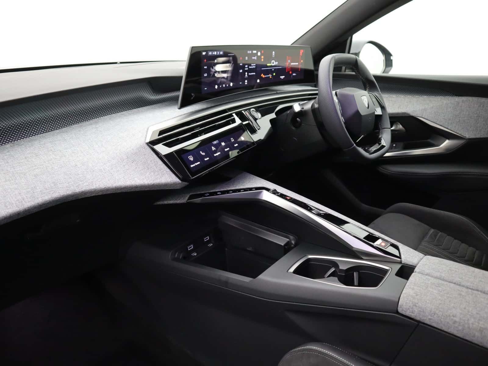 Peugeot E-3008