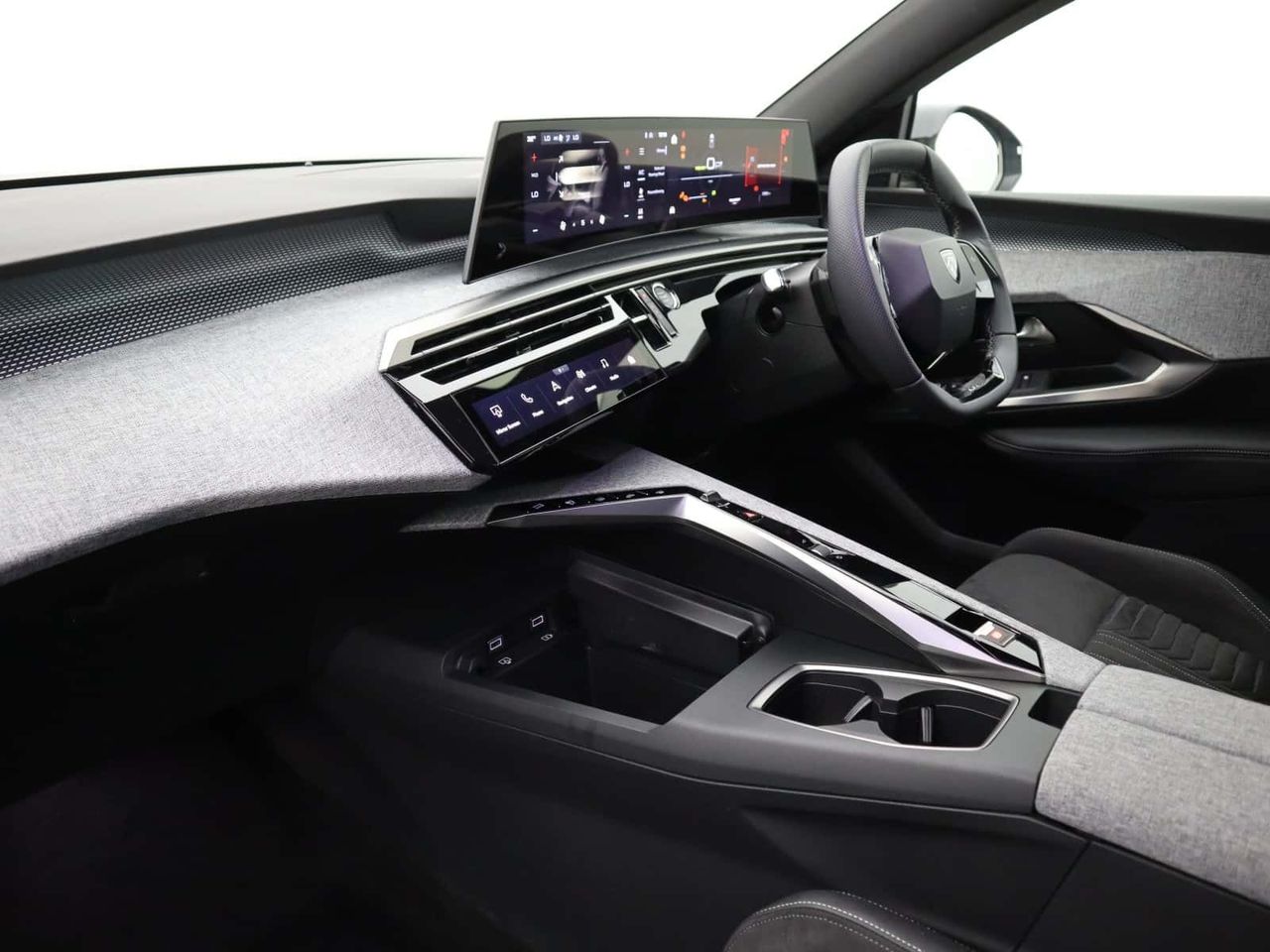 Peugeot E-3008 