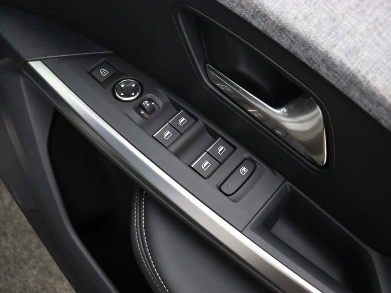 Peugeot E-3008