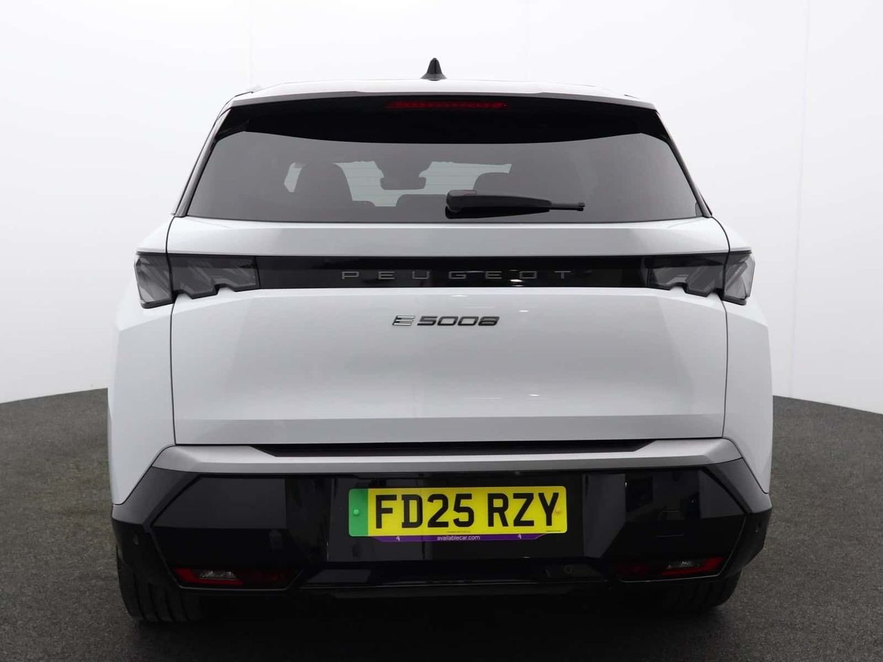 Peugeot E-5008