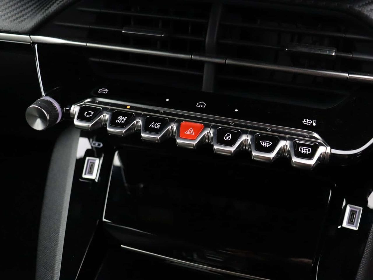 Peugeot E-2008 