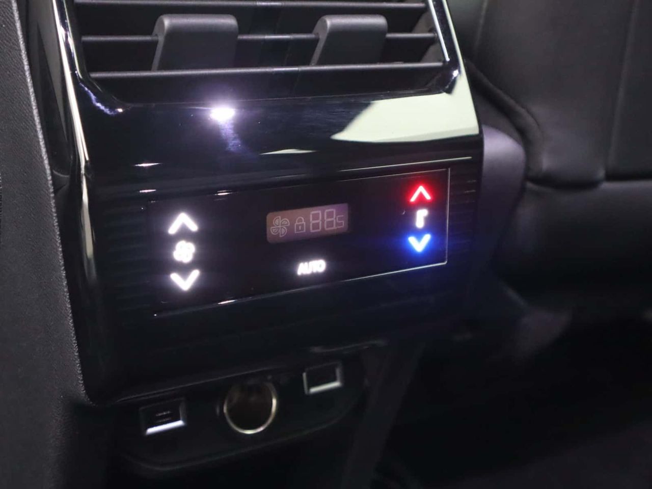 Peugeot E-5008 