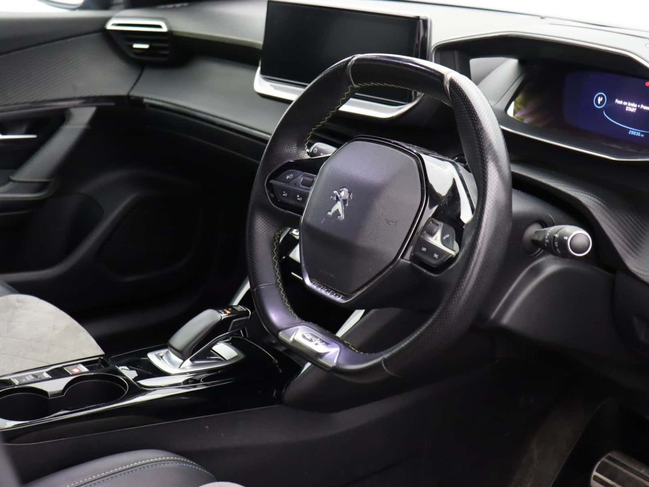 Peugeot E-2008 