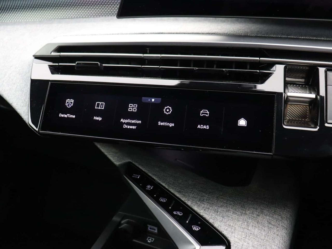 Peugeot E-3008