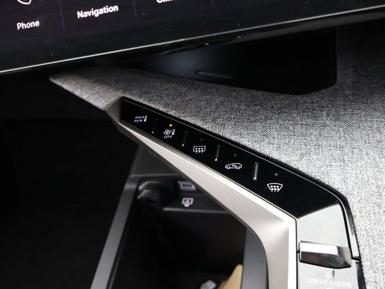 Peugeot E-3008