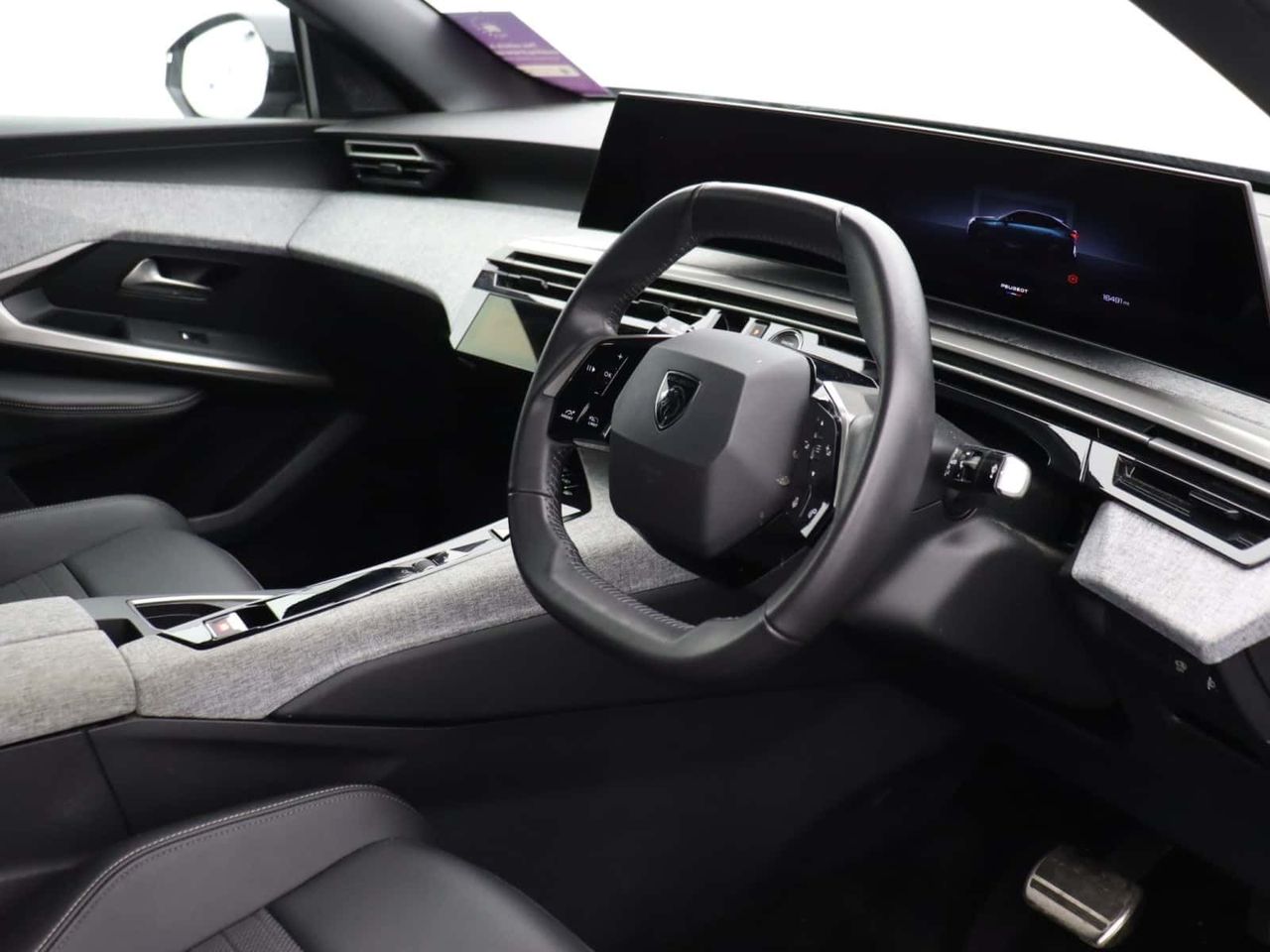 Peugeot E-3008
