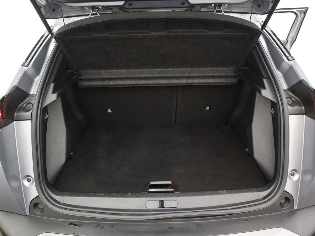 Peugeot E-2008 