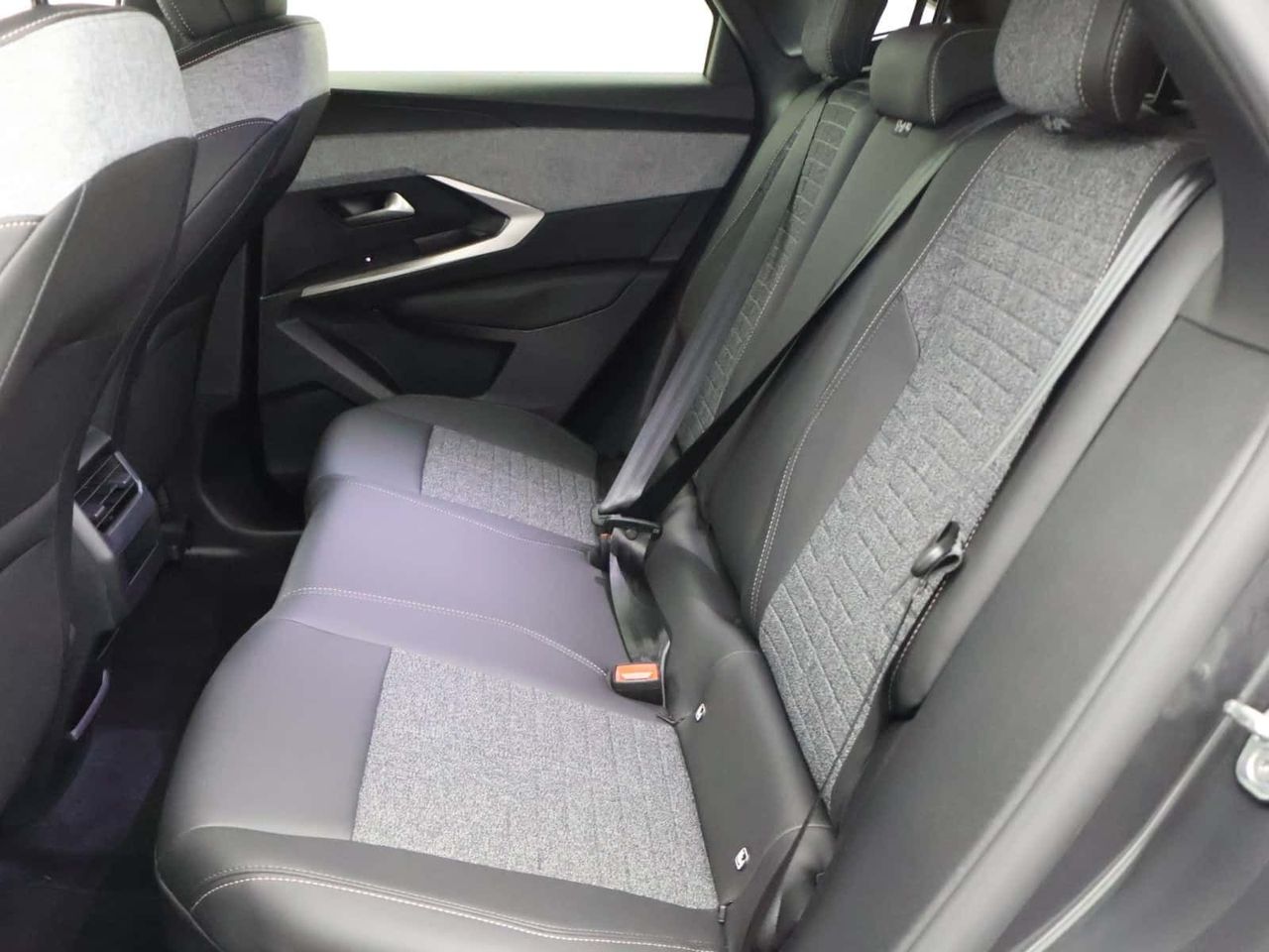 Peugeot E-3008