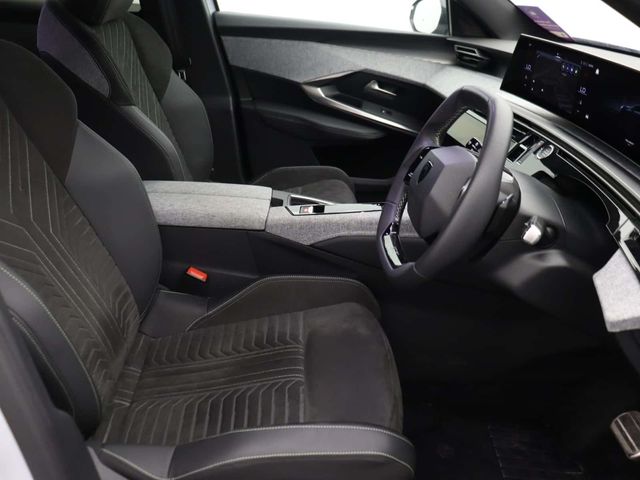 Peugeot E-3008