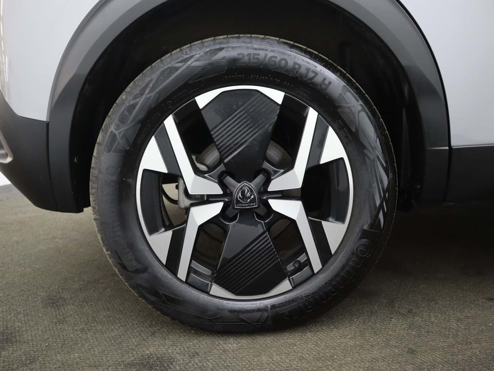 Peugeot E-2008