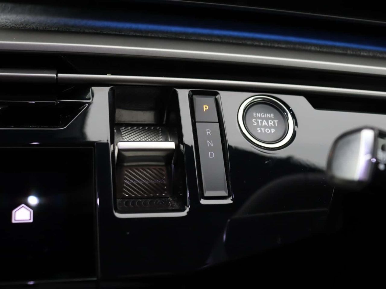 Peugeot E-3008