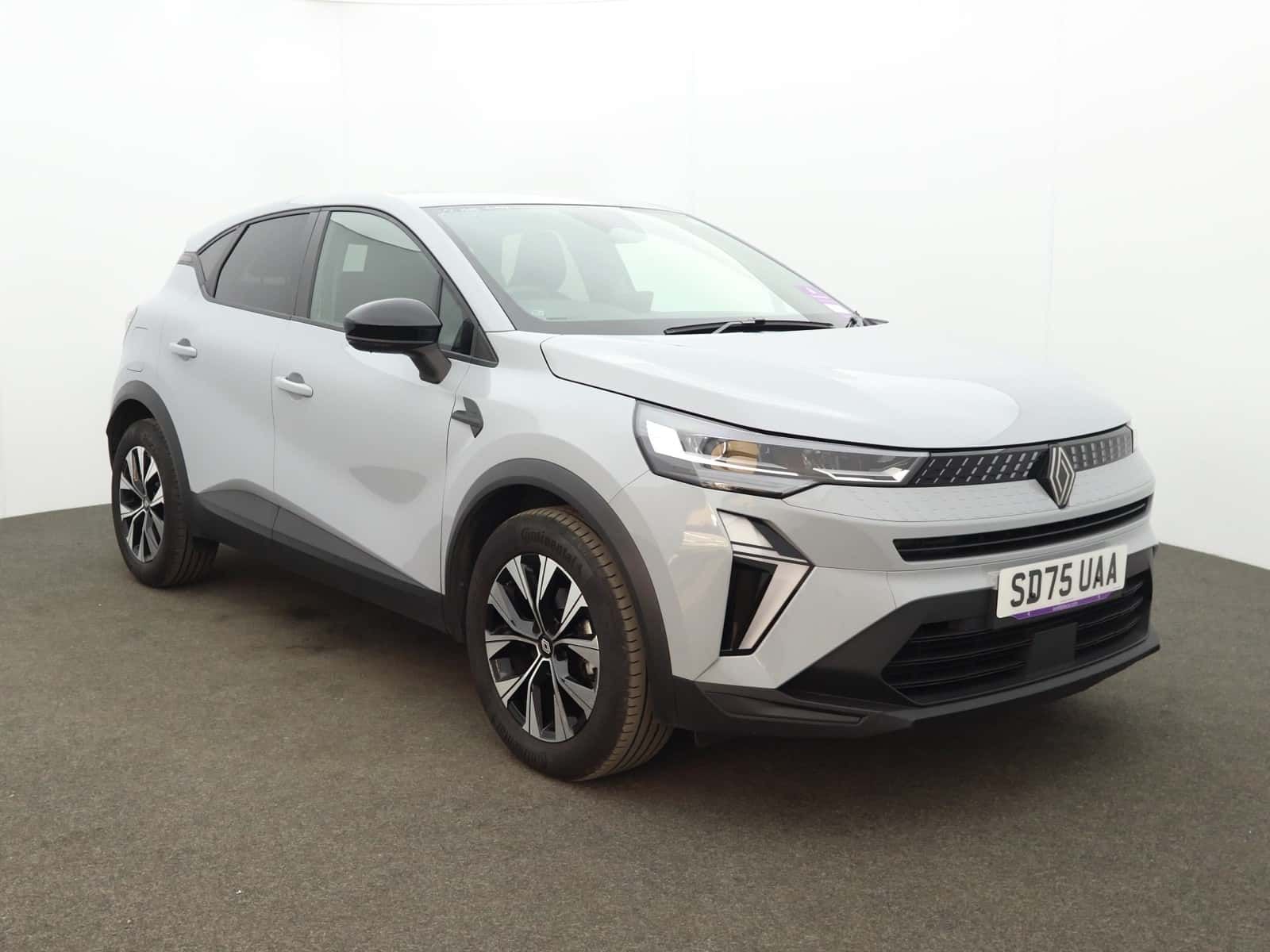 Renault Captur listing photo