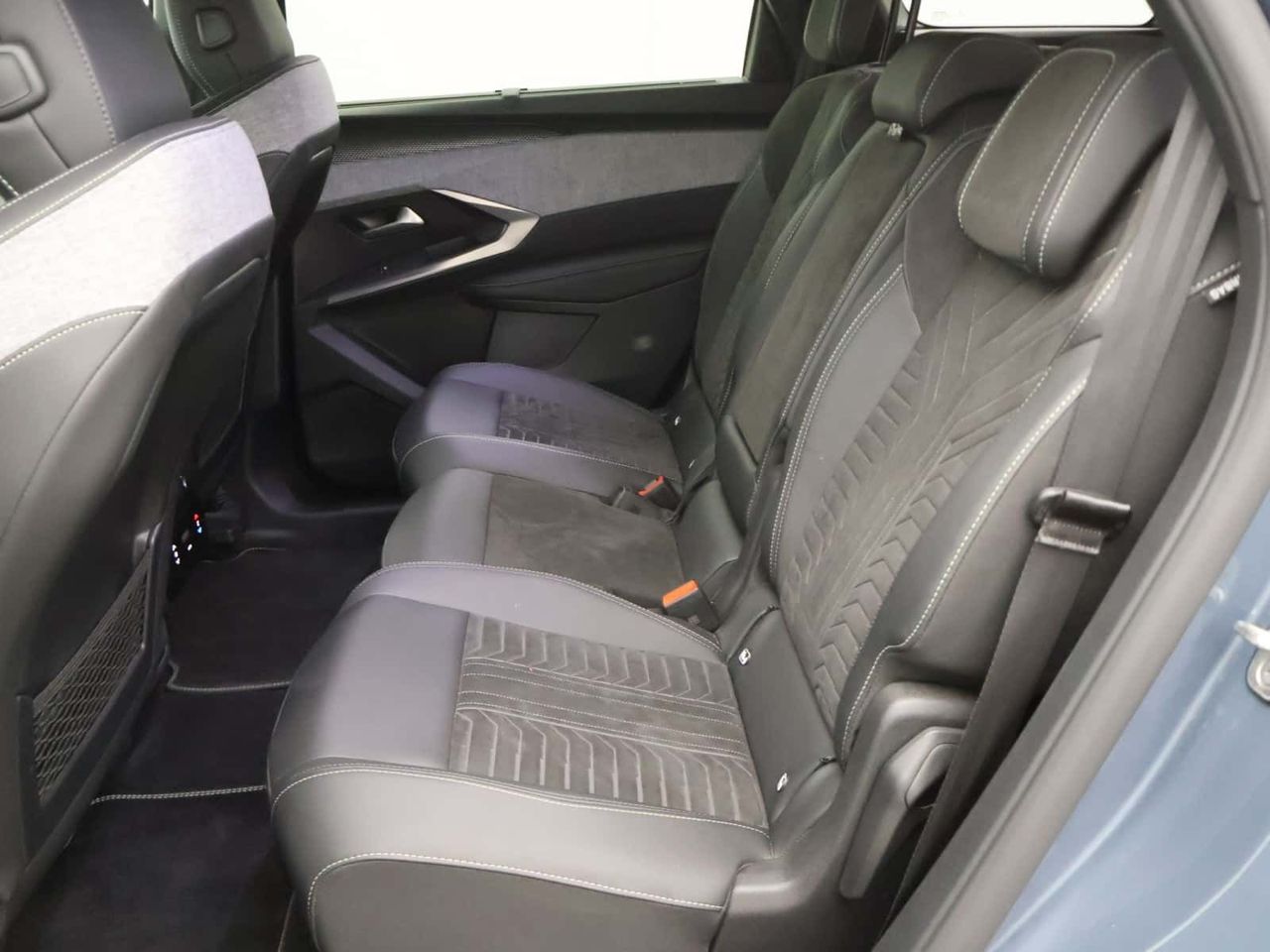 Peugeot E-5008