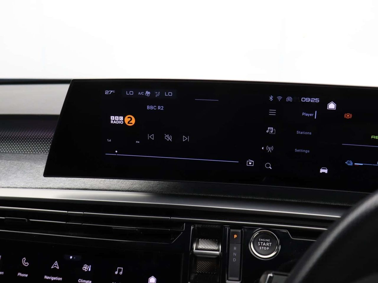 Peugeot E-3008
