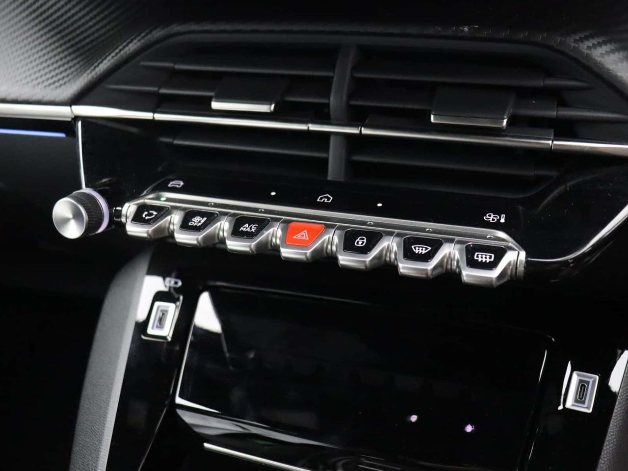 Peugeot E-2008