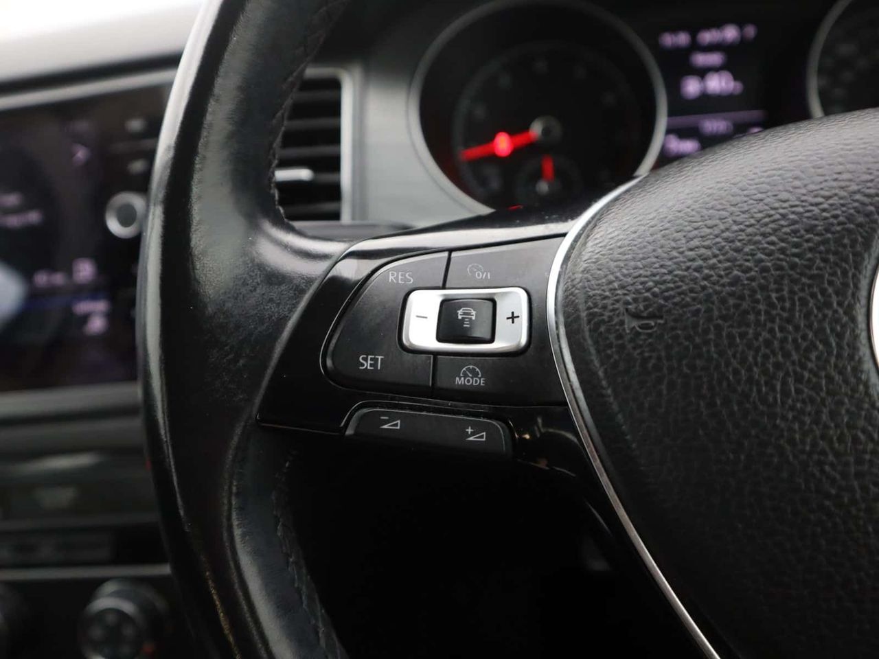 Volkswagen Golf SV 
