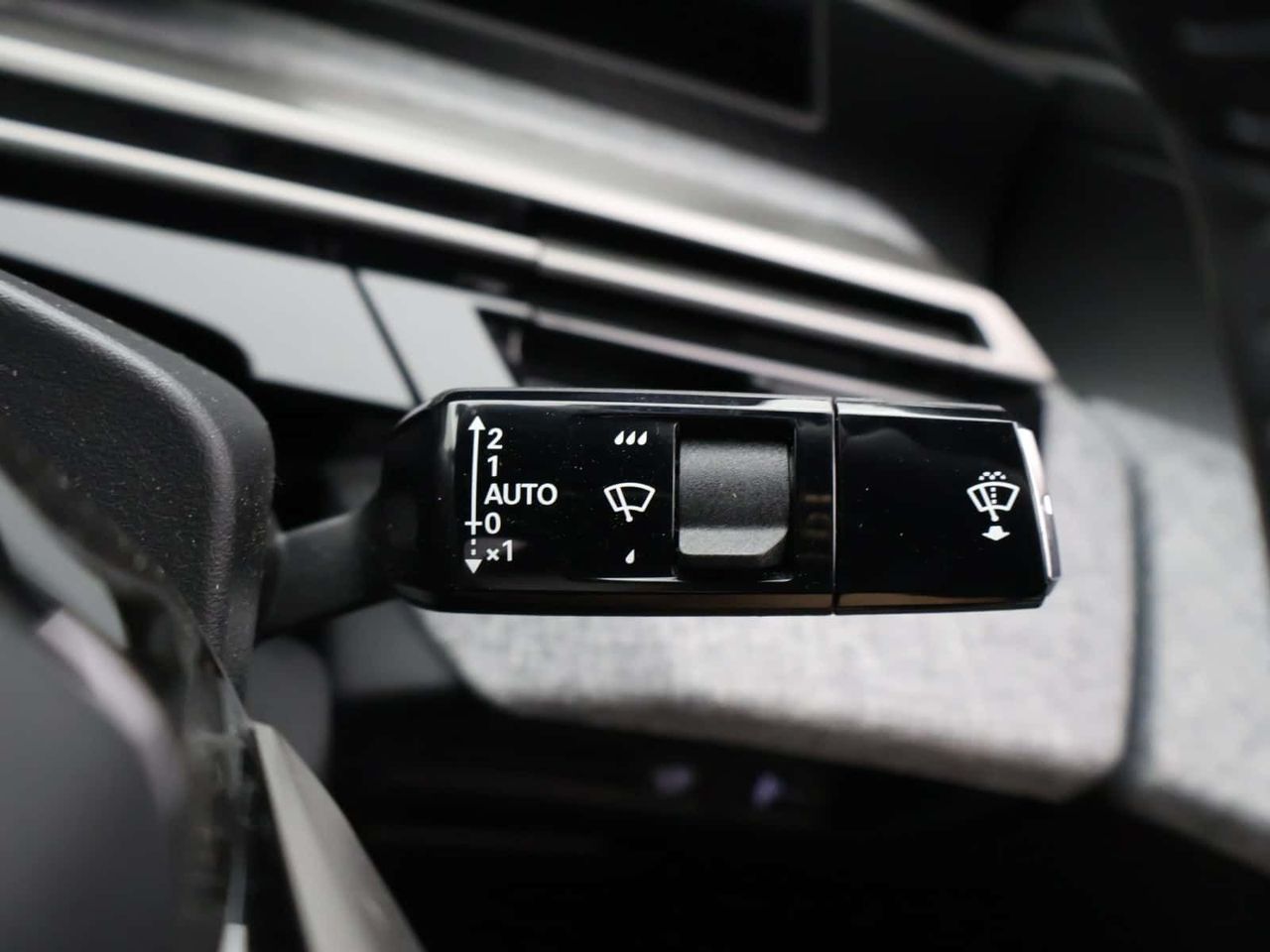 Peugeot E-3008
