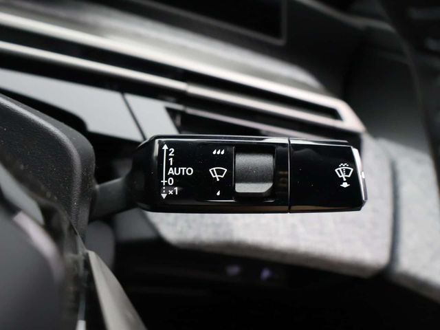 Peugeot E-3008