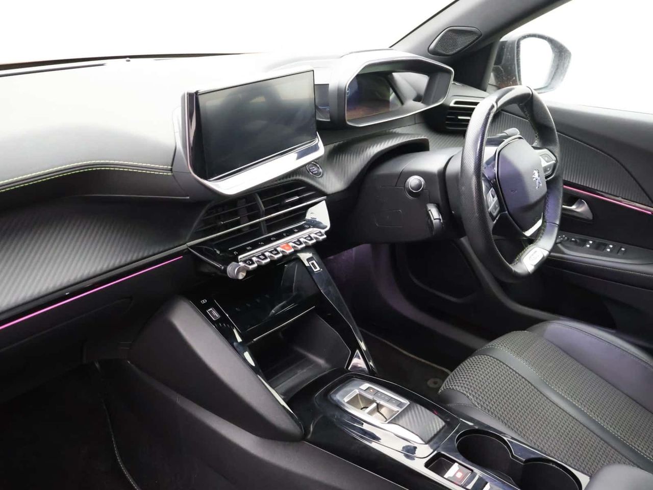 Peugeot E-2008