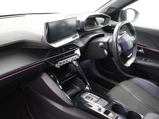 Peugeot E-2008