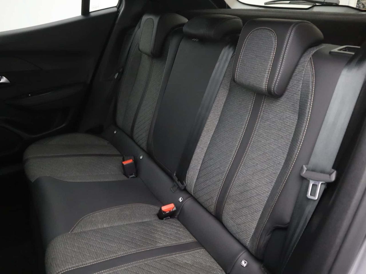 Peugeot E-2008 