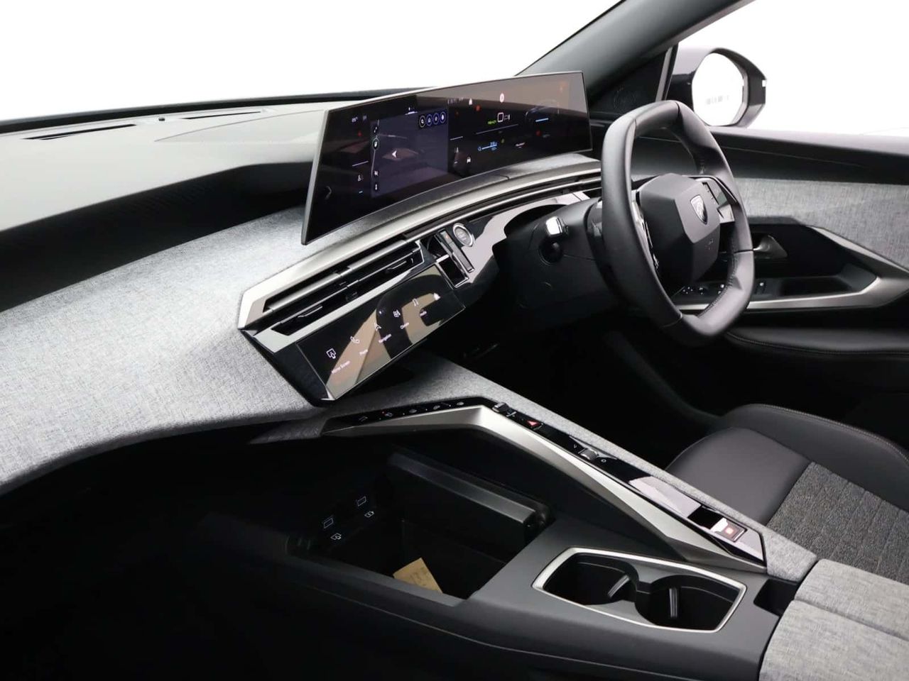 Peugeot E-3008