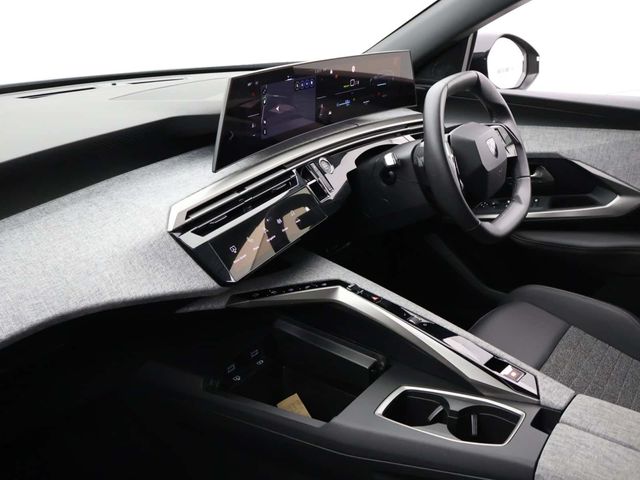 Peugeot E-3008