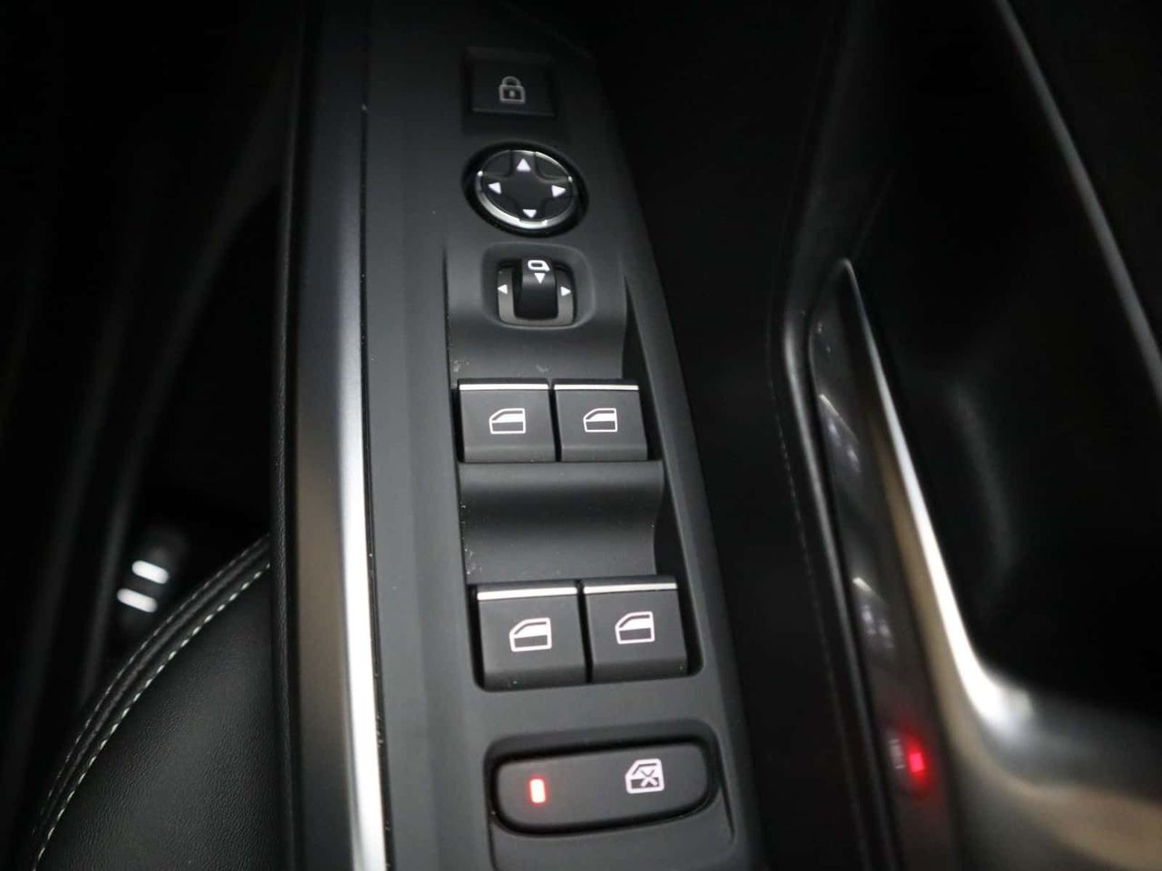 Peugeot E-3008 