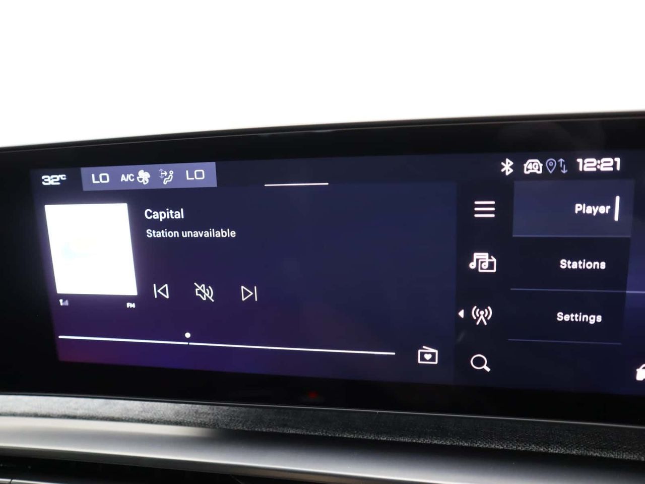 Peugeot E-3008 