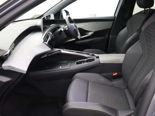 Peugeot E-3008