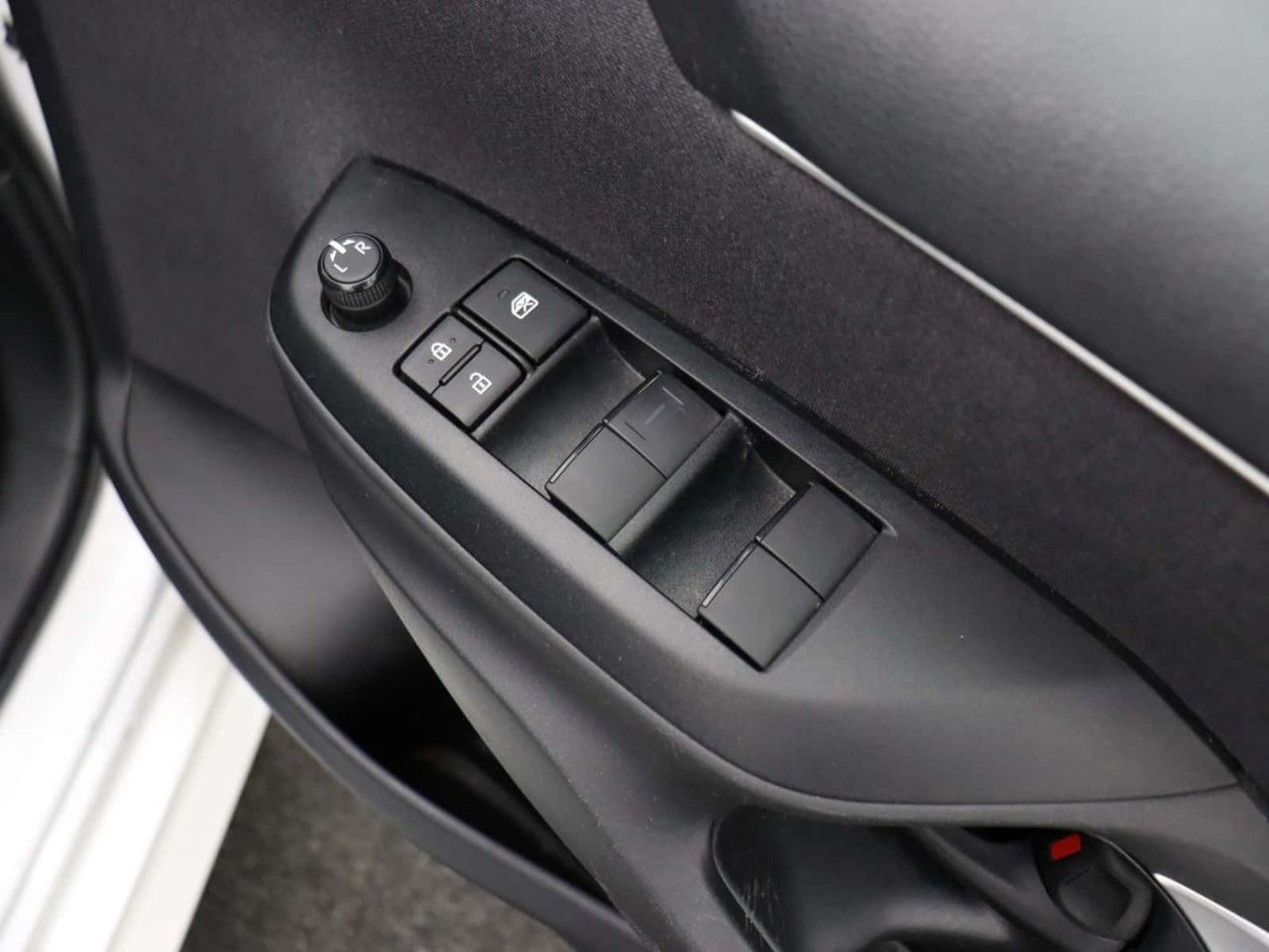 Mazda Mazda2 HYBRID 