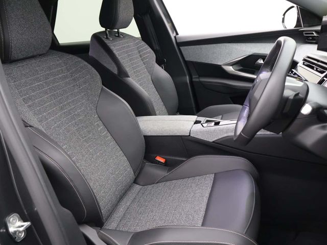 Peugeot E-3008