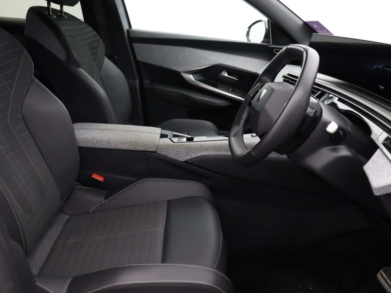 Peugeot E-3008