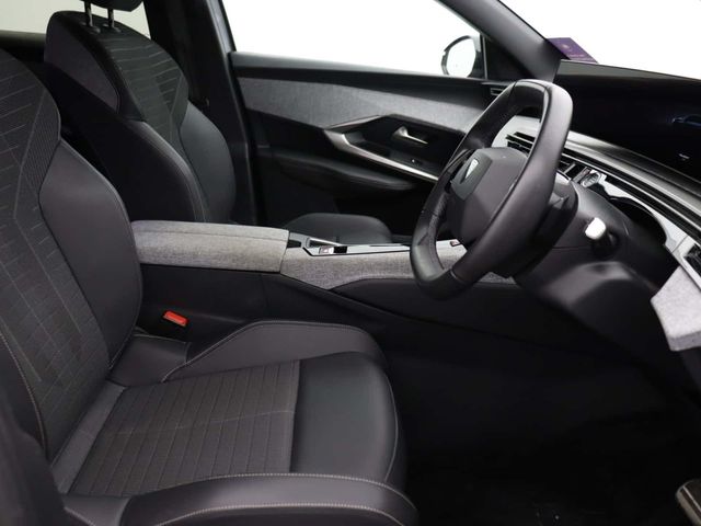 Peugeot E-3008
