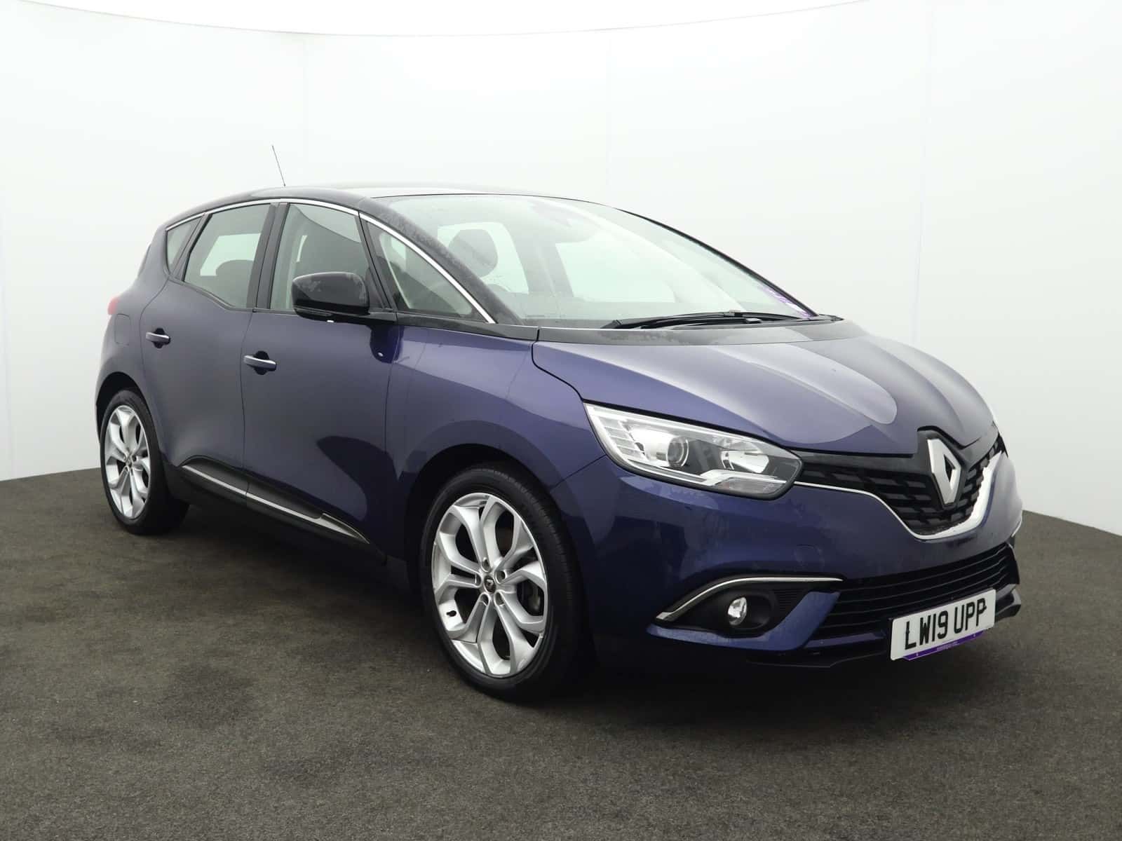 Renault Scenic listing photo
