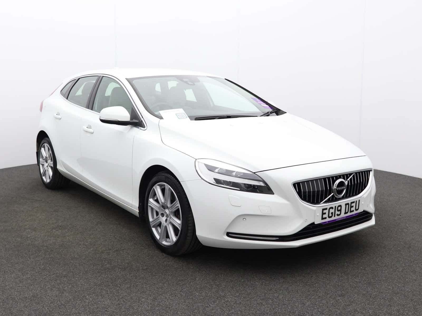 Volvo V40 listing photo