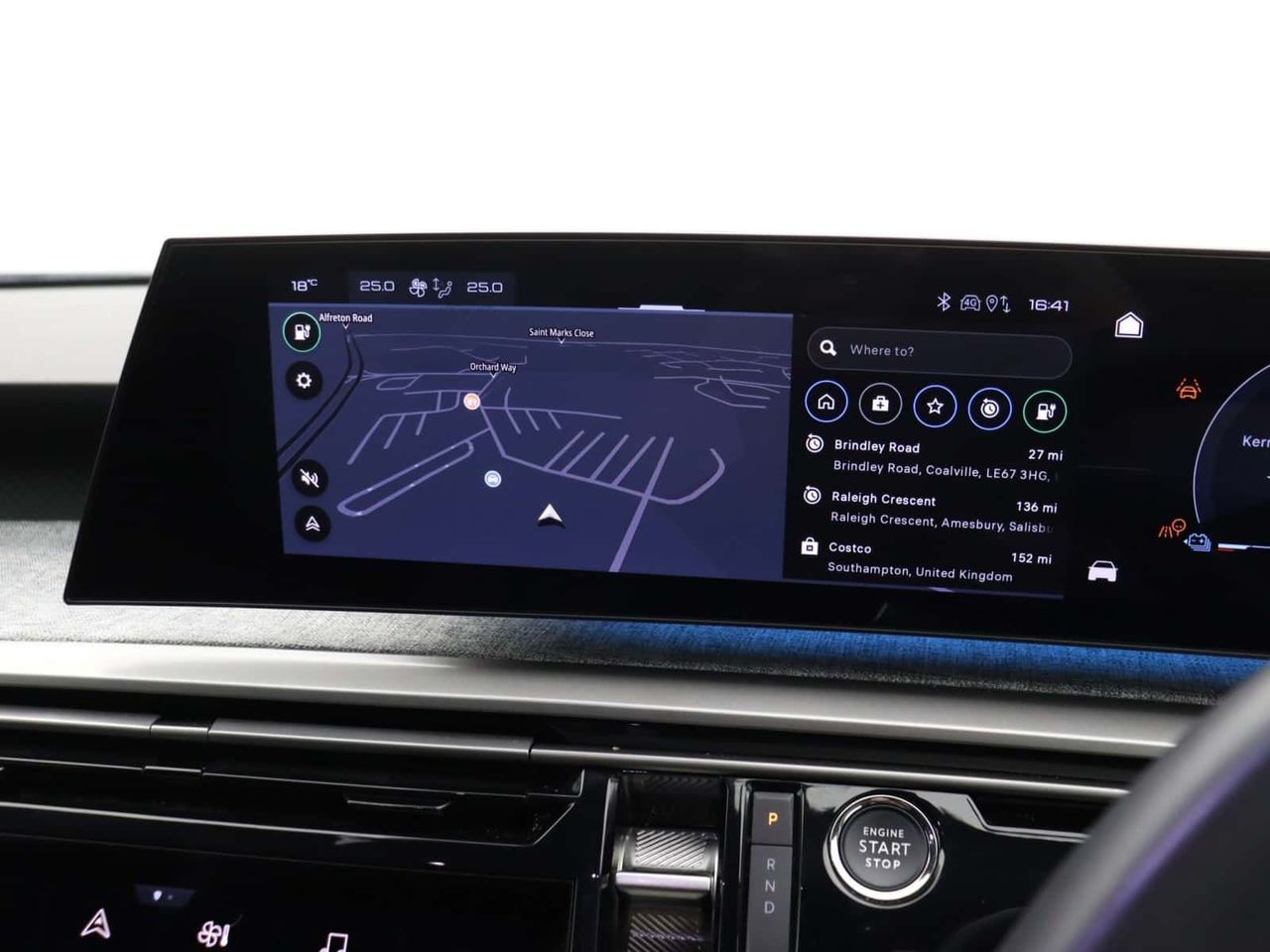 Peugeot E-3008