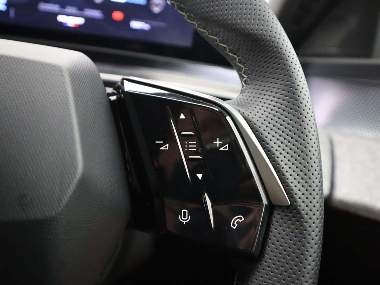Peugeot E-3008 