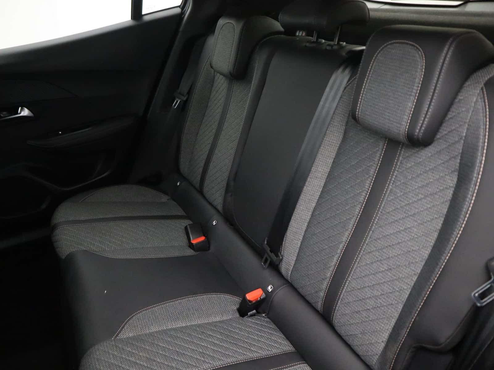 Peugeot E-2008