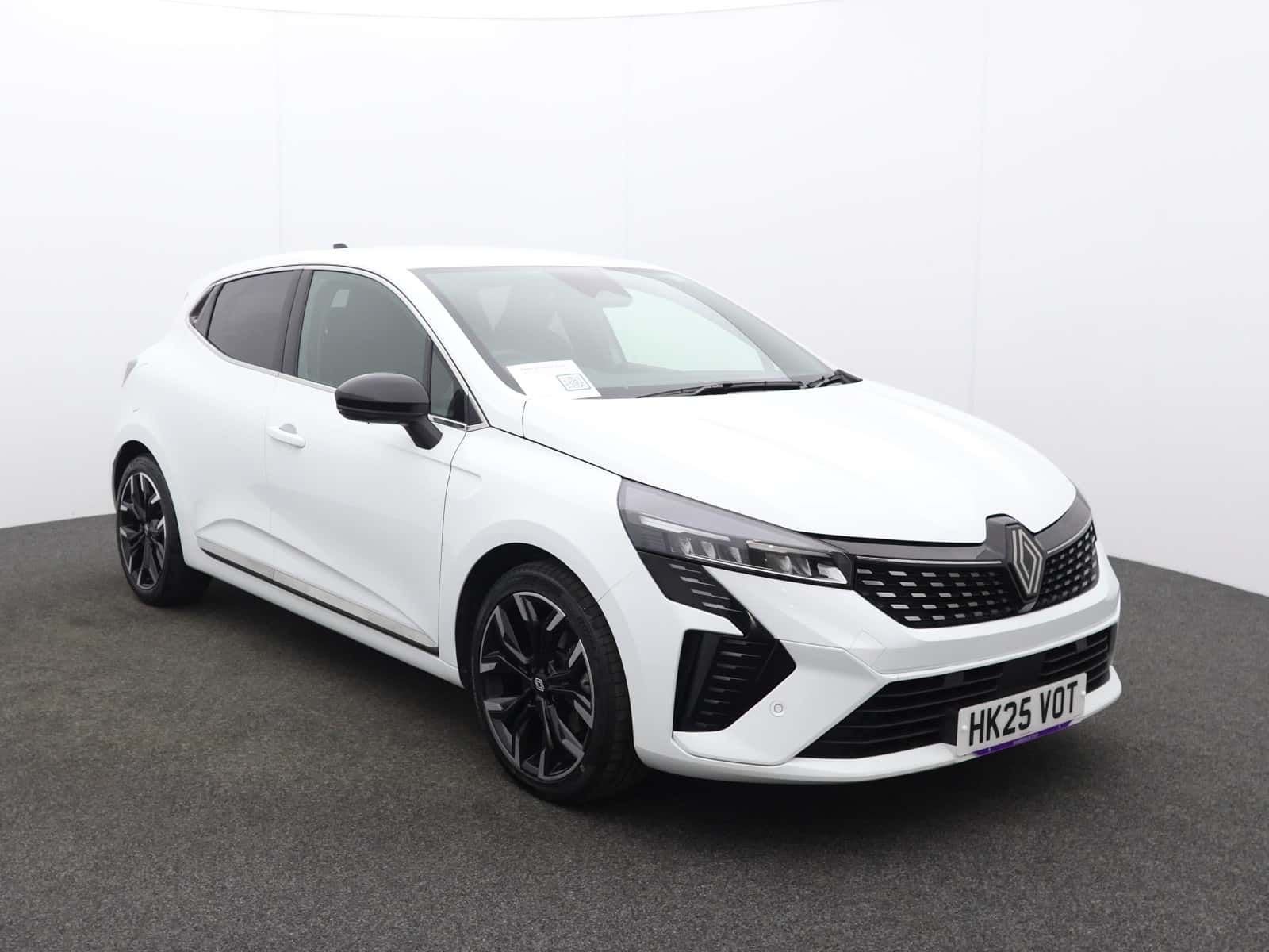 Renault Clio listing photo