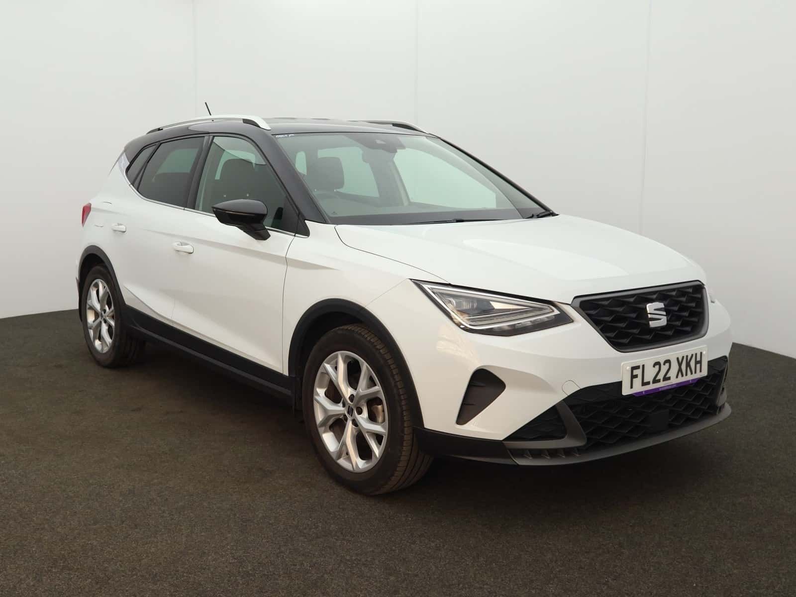 SEAT Arona listing photo