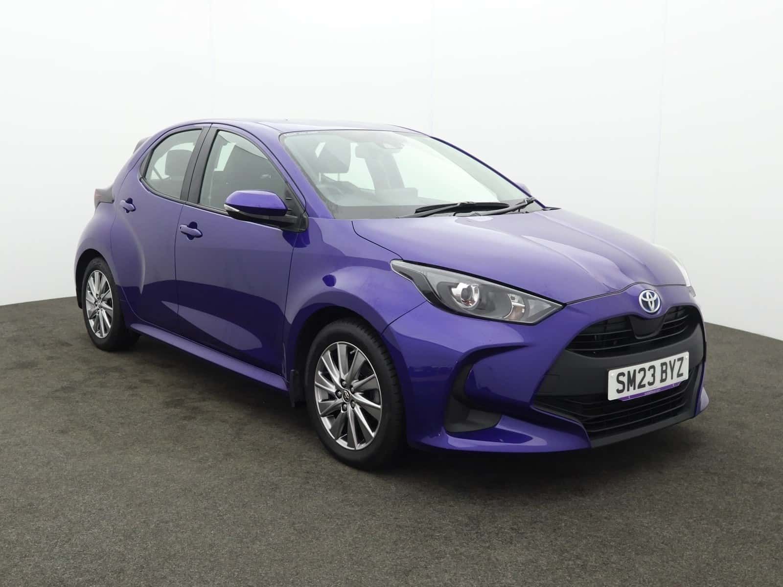 Toyota Yaris dealer public-web source image