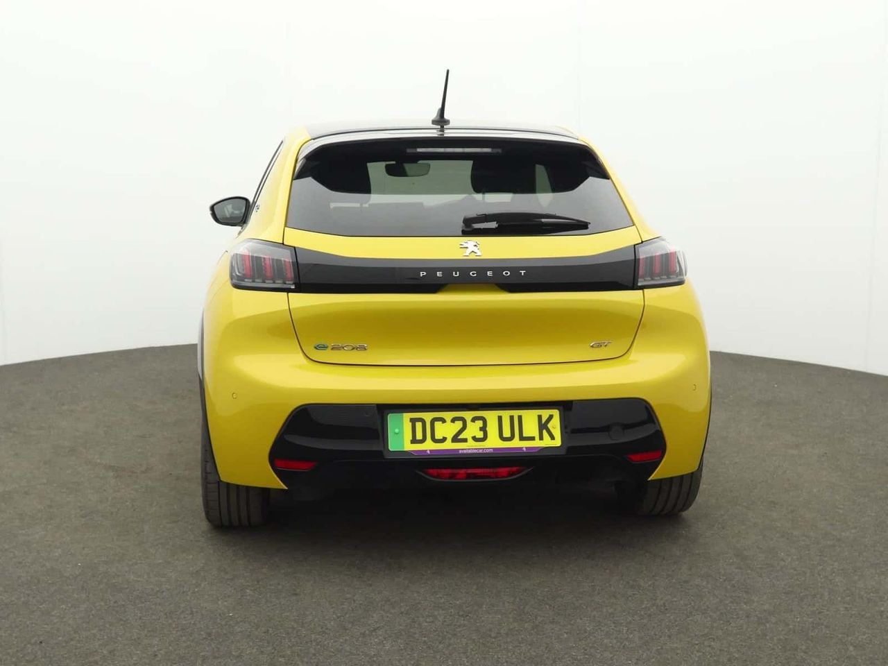Peugeot E-208