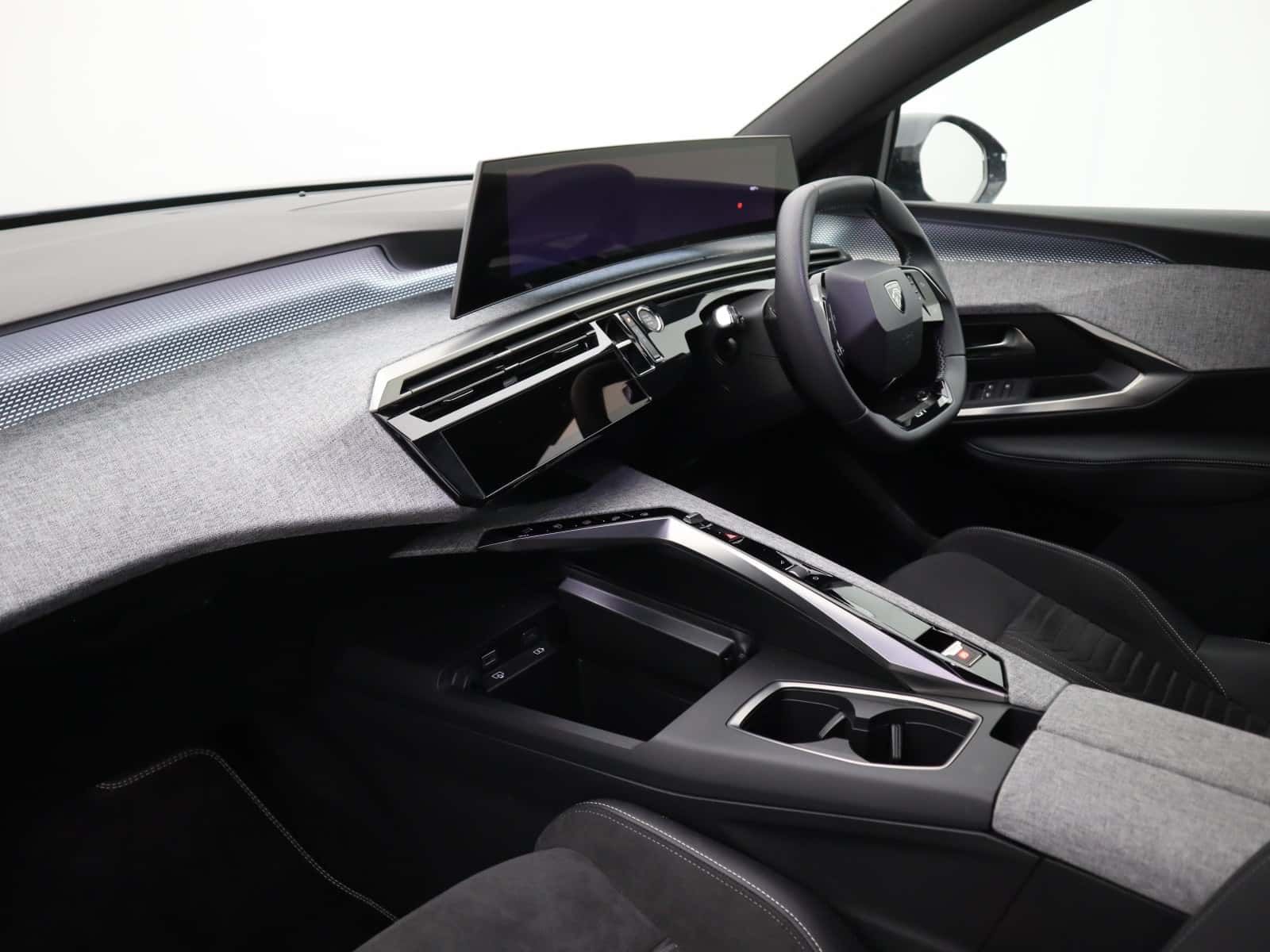 Peugeot E-3008