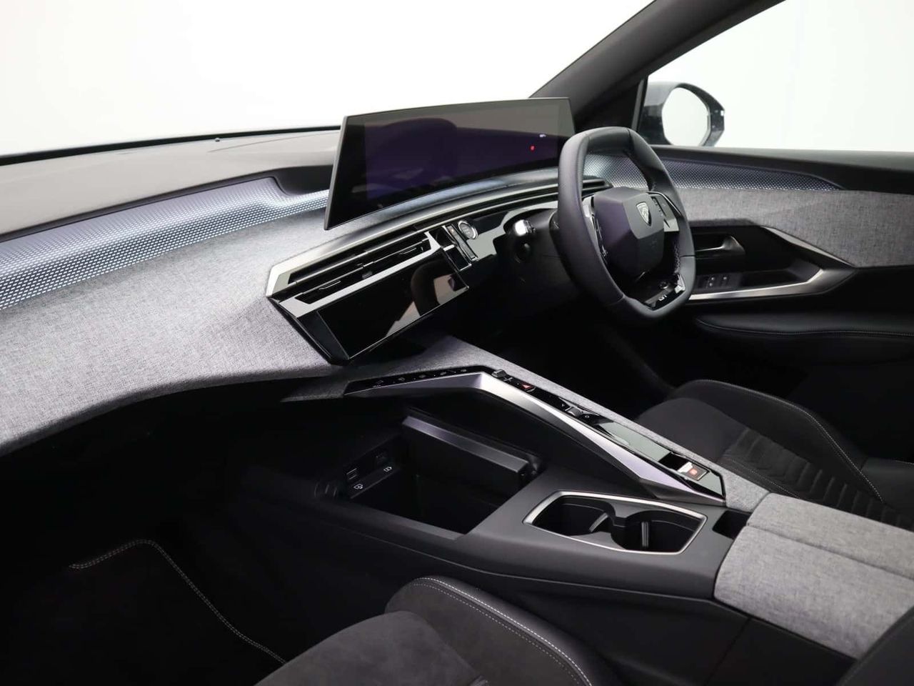 Peugeot E-3008 