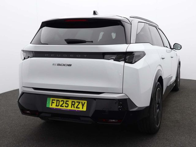 Peugeot E-5008