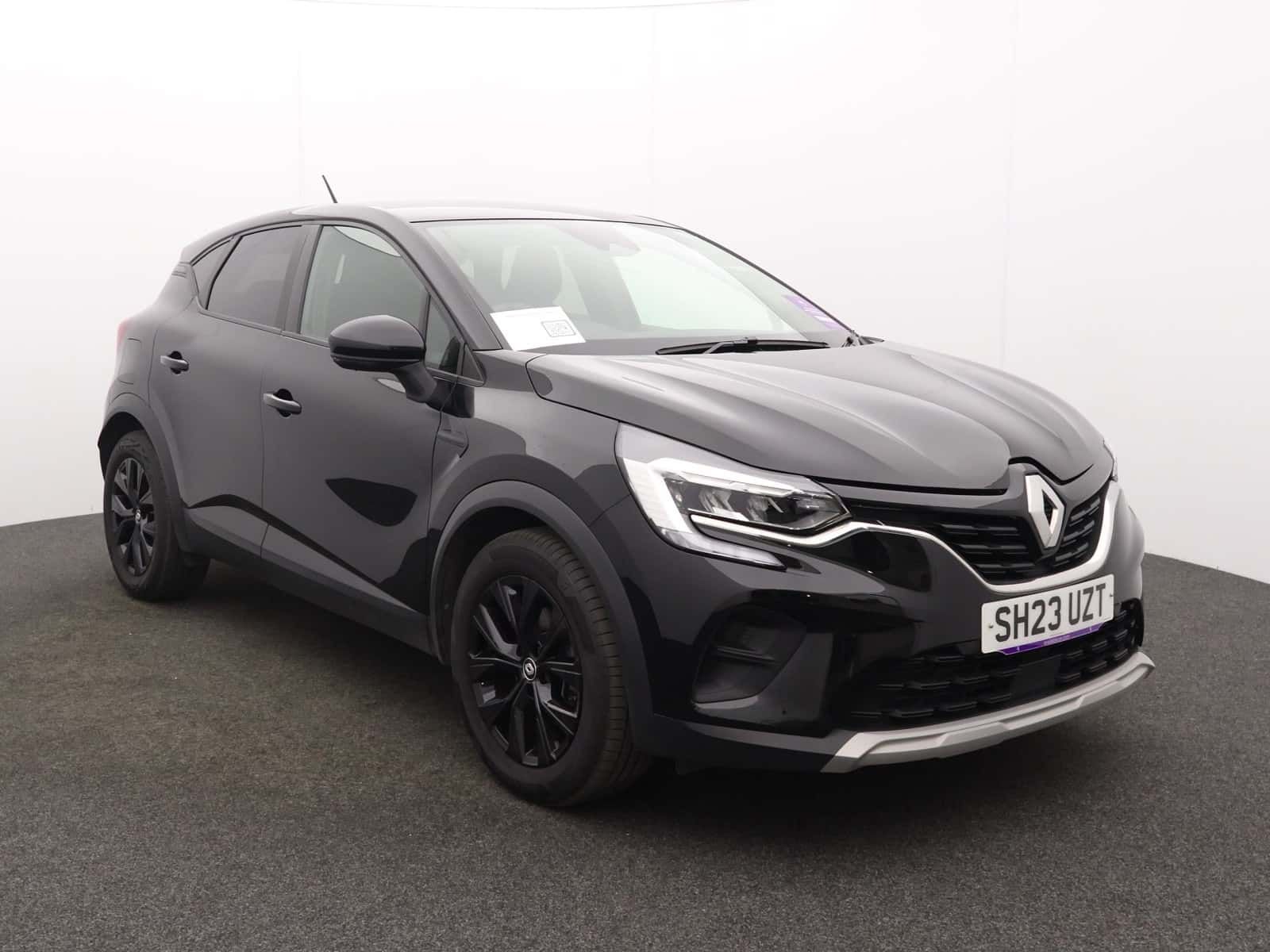 Renault Captur listing photo