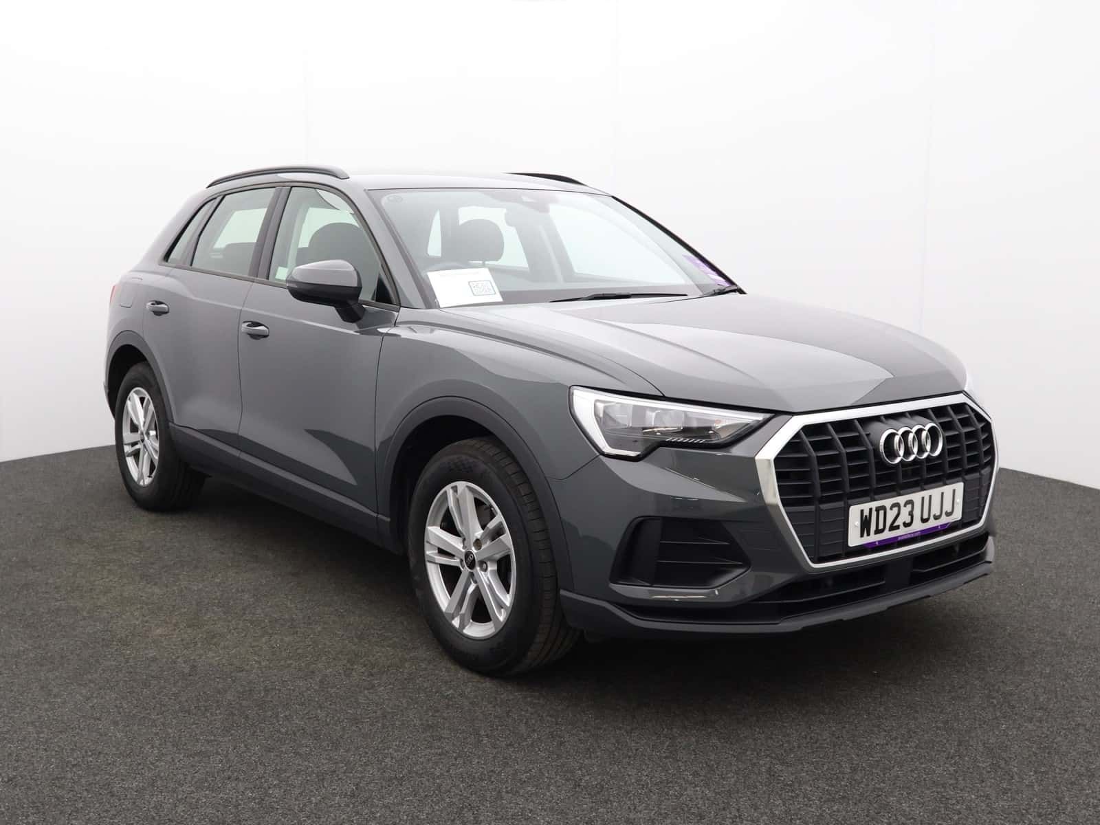 Audi Q3 listing photo