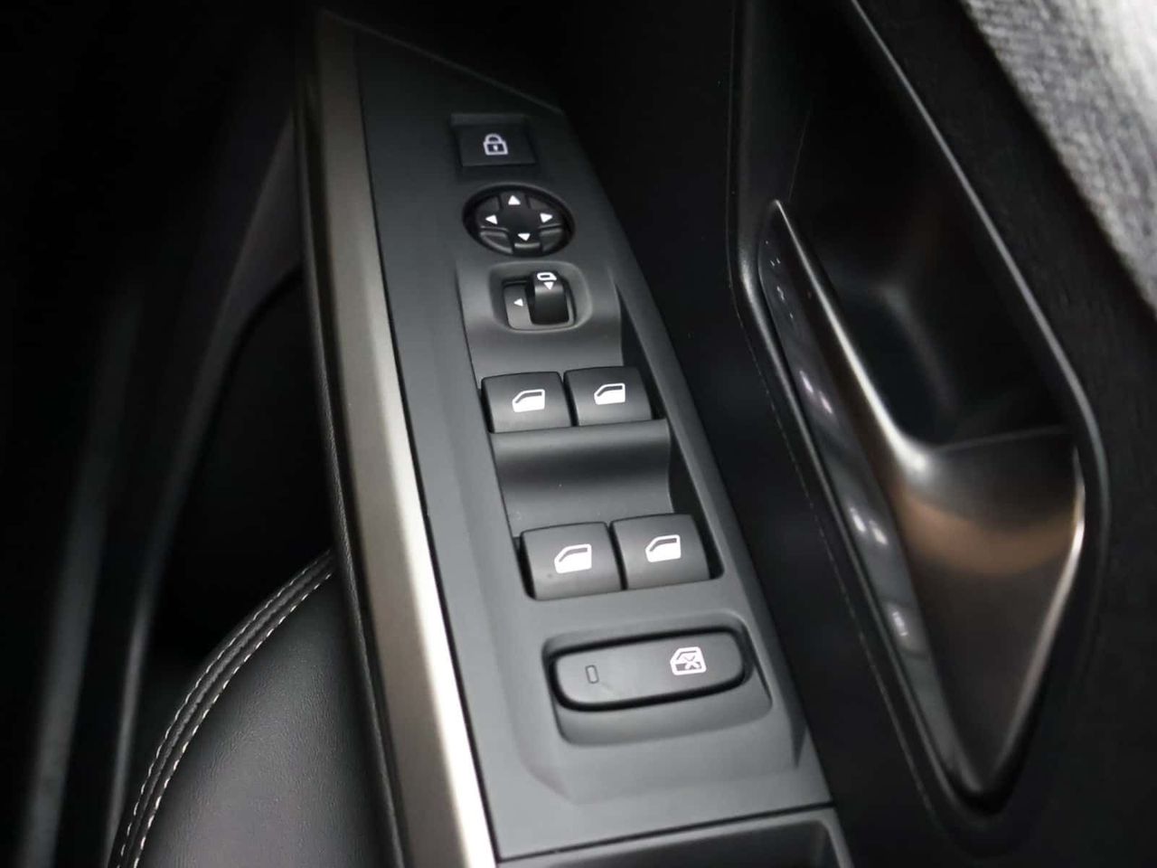 Peugeot E-3008