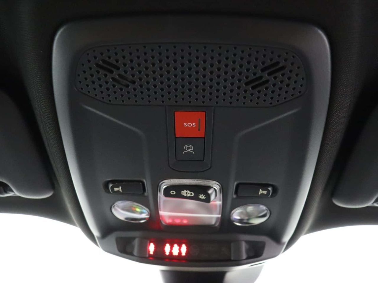 Peugeot E-2008 